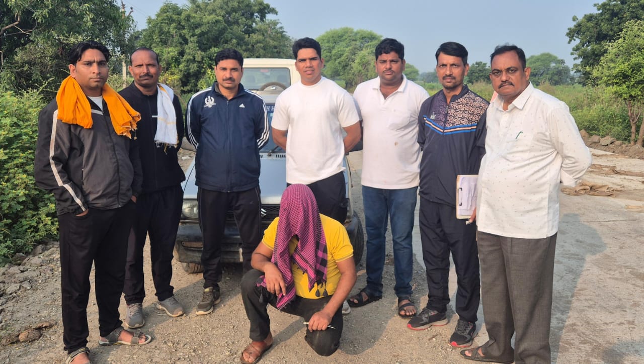 महागांव पोलीस स्टेशन हद्दीत चारचाकी वाहनांतून गोवंश मासाची वाहतूक करणाऱ्या इसमावर स्थानिक गुन्हे शाखेची कारवाई.